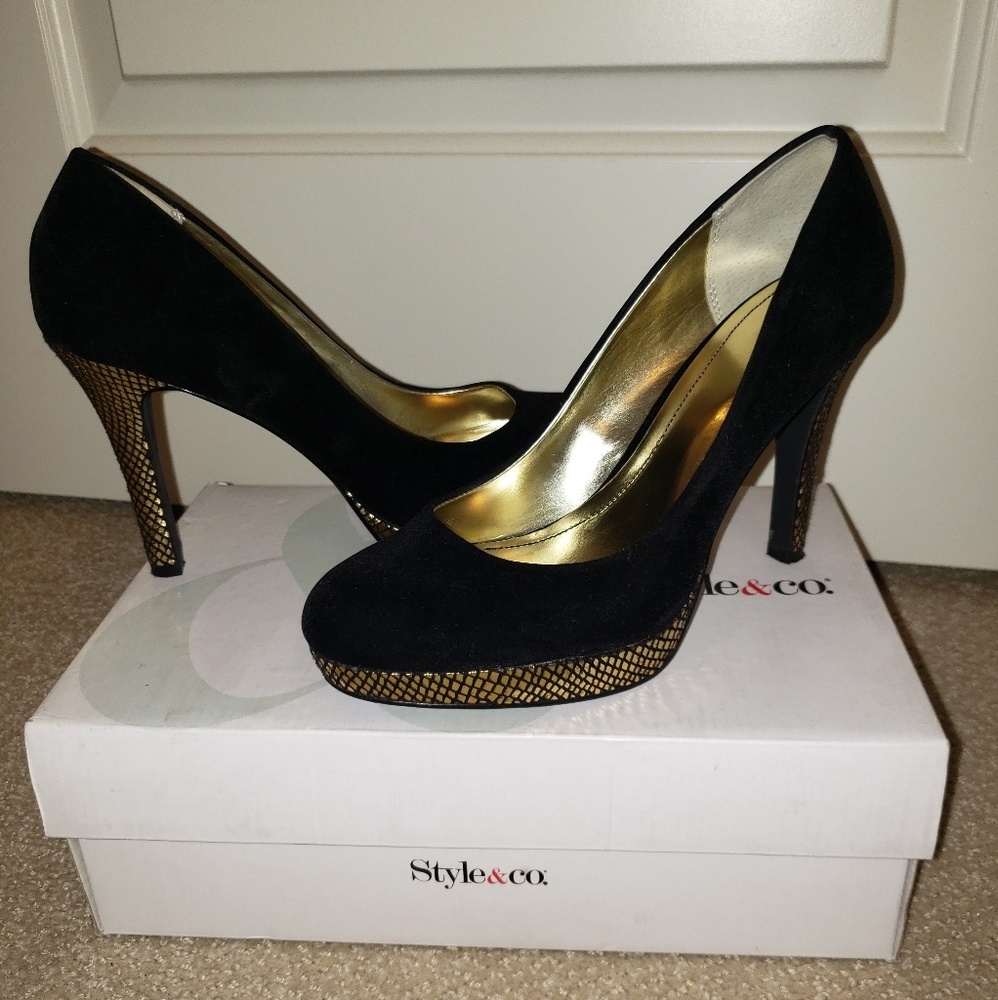 Style & Co Black & Gold Pumps